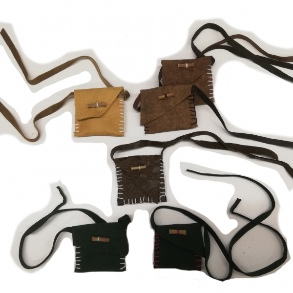 Taschen mit Handstichen - jede ein Einzelstück